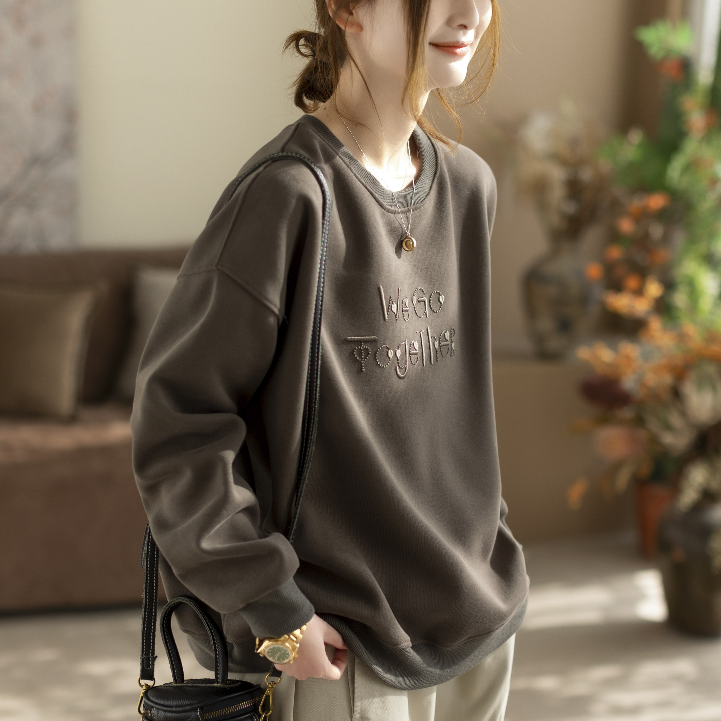 咖咪羽卫衣女春秋新款圆领纯色复古刺绣宽松百搭流行宽松女装上衣