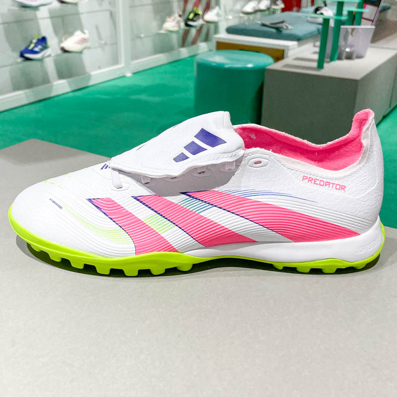 阿迪达斯男女碎钉足球鞋