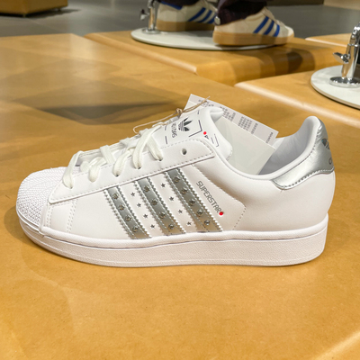 阿迪达斯三叶草女子运动小白鞋