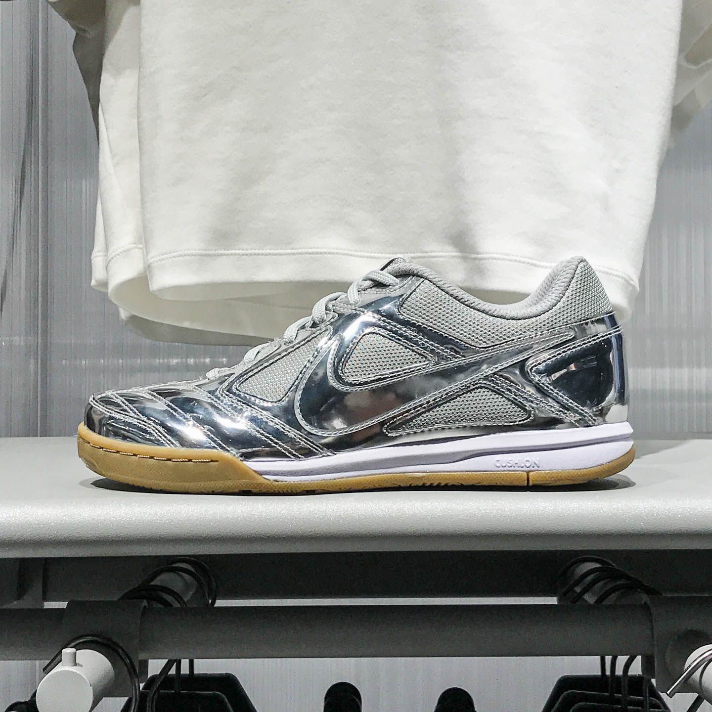 Nike耐克男子金属色运动鞋