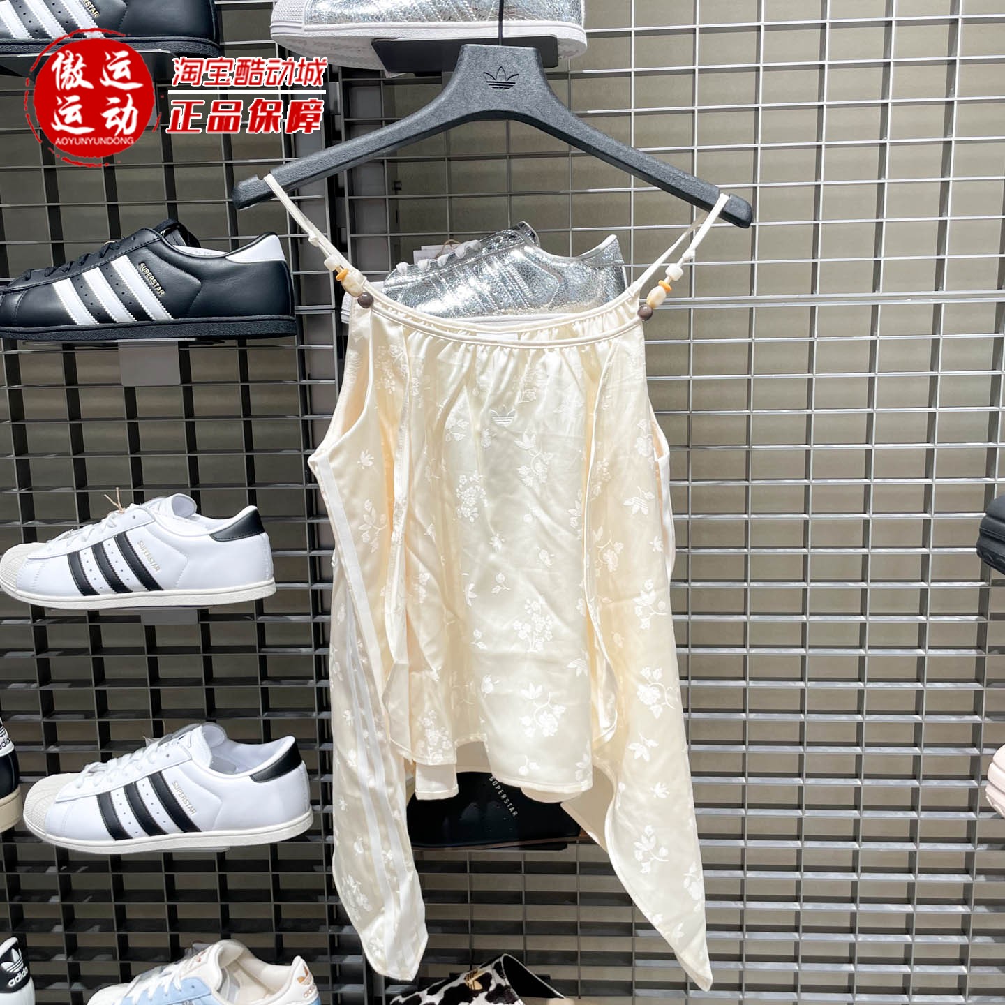 阿迪达斯女款2026秋新款新中式缎面提花松弛感休闲吊带背心LD6441