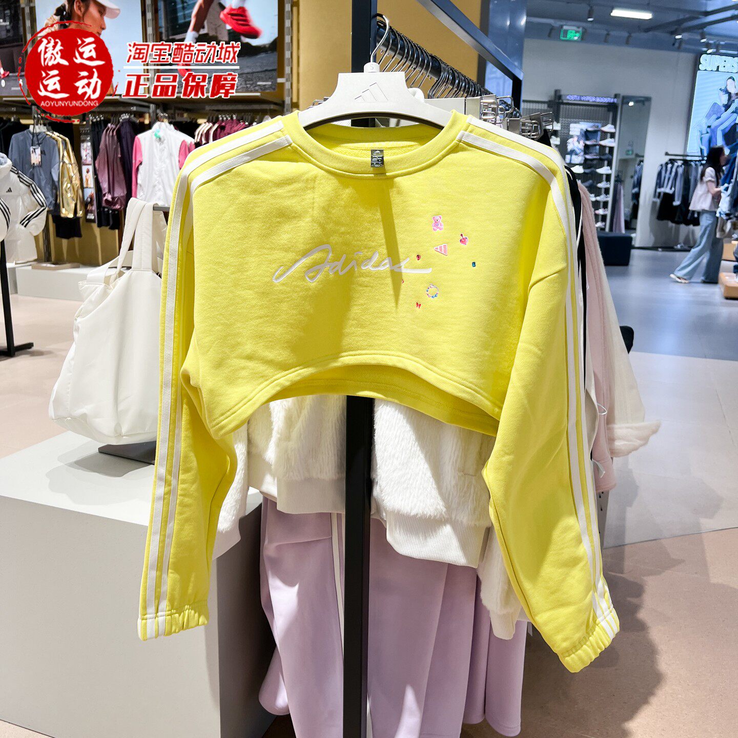 Adidas阿迪达斯女子时尚街头风宽松短款运动卫衣2026年冬季KZ4204