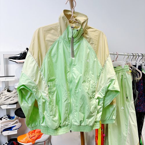 现货 adidas stella 女春秋拼接防风跑步户外宽松运动外套IX1703