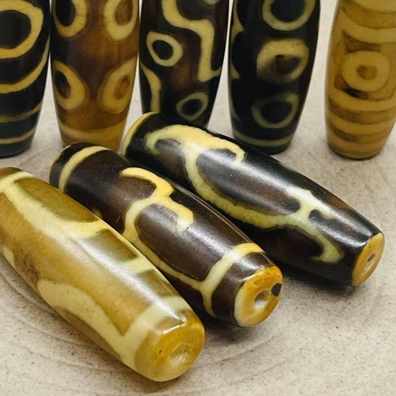 保真品西藏天然玛瑙做旧老天珠牙黄虎牙二三八九眼吊坠配饰品颈坠