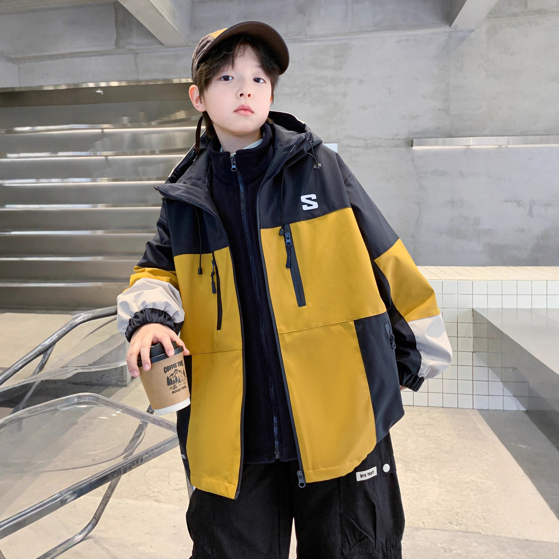 男童冲锋衣三合一可拆卸新款儿童外套秋冬款中大童派克服加厚，童装外套，摩比熊