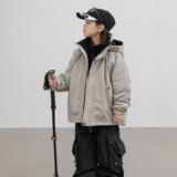 男童冲锋衣三合一秋冬款新款痞帅冬季儿童工装外套大男孩冬装，童装外套，摩比熊