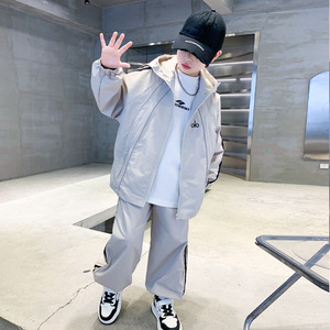 男童秋装连帽冲锋衣休闲套装新款儿童春秋青少年户外两件套潮，童装休闲套装，摩比熊