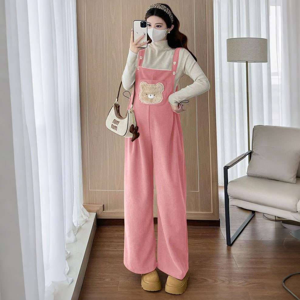 孕妇套装2025秋冬新款时尚减龄小熊加绒孕妇背带裤针织毛衣两件套