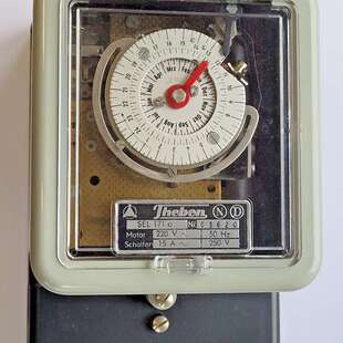 议价 Nr. 3620 Schaltuhr Retro - NEU/OVP - worldwide shipping