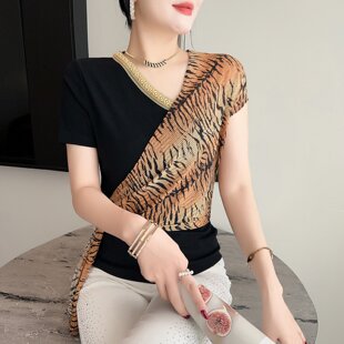 今年流行的爆款女装2026新款高级感V领钉珠短袖T恤不规则系带上衣