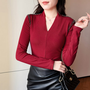 内搭磨毛加厚打底衫 时髦女人味V领上衣女秋冬重工钉珠长袖 t恤修身