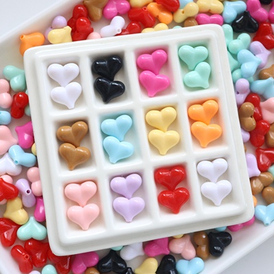 亚克力11色迷你小爱心屁桃串珠