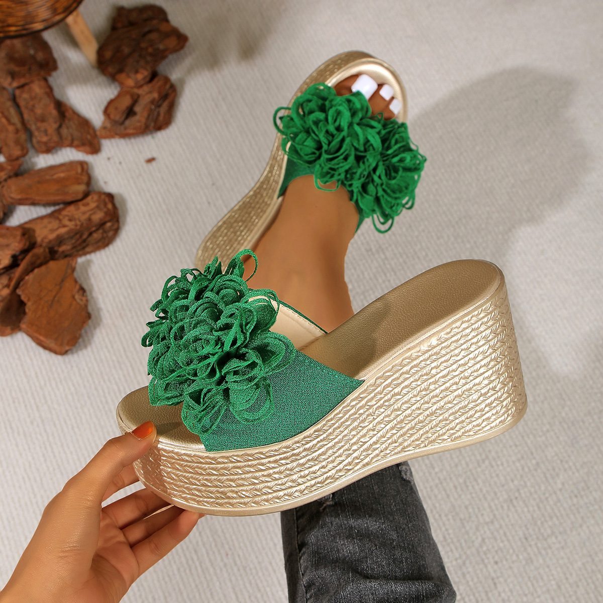 Slope heel beach slippers for women in summer 2025, fish mo