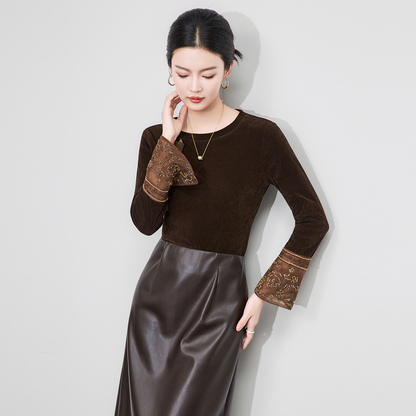 新中式复古丝绒打底衫钉珠刺绣欧根纱袖口拼接金丝绒衬衫上衣女冬