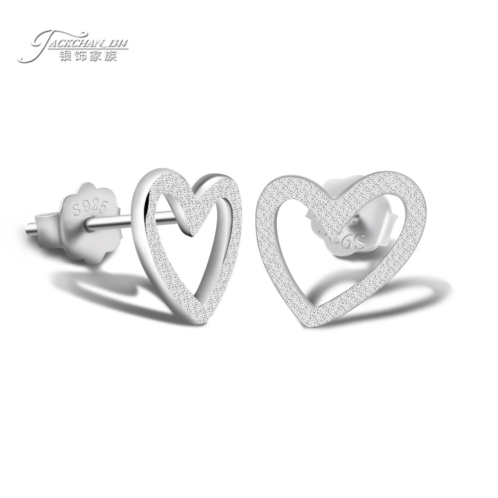 时尚搭配闪亮磨砂925纯银心形耳钉女款日常佩戴经典简单不过敏潮