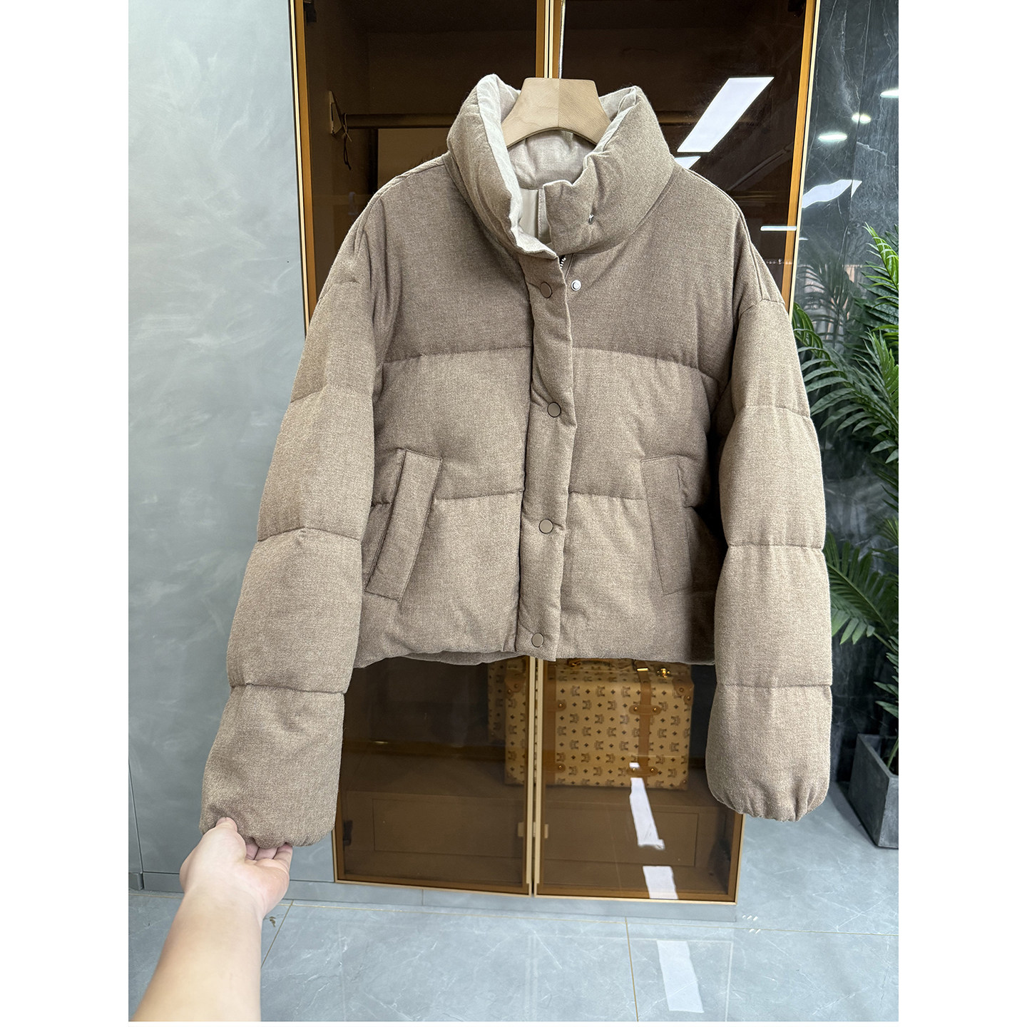 宽松温暖白鸭绒羽绒服立领短外套