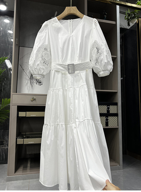 清仓不予退换#4！高及气质范！V领刺绣镂空连衣裙QA19102