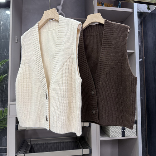 P牌料！V领耗牛绒针织开衫马甲