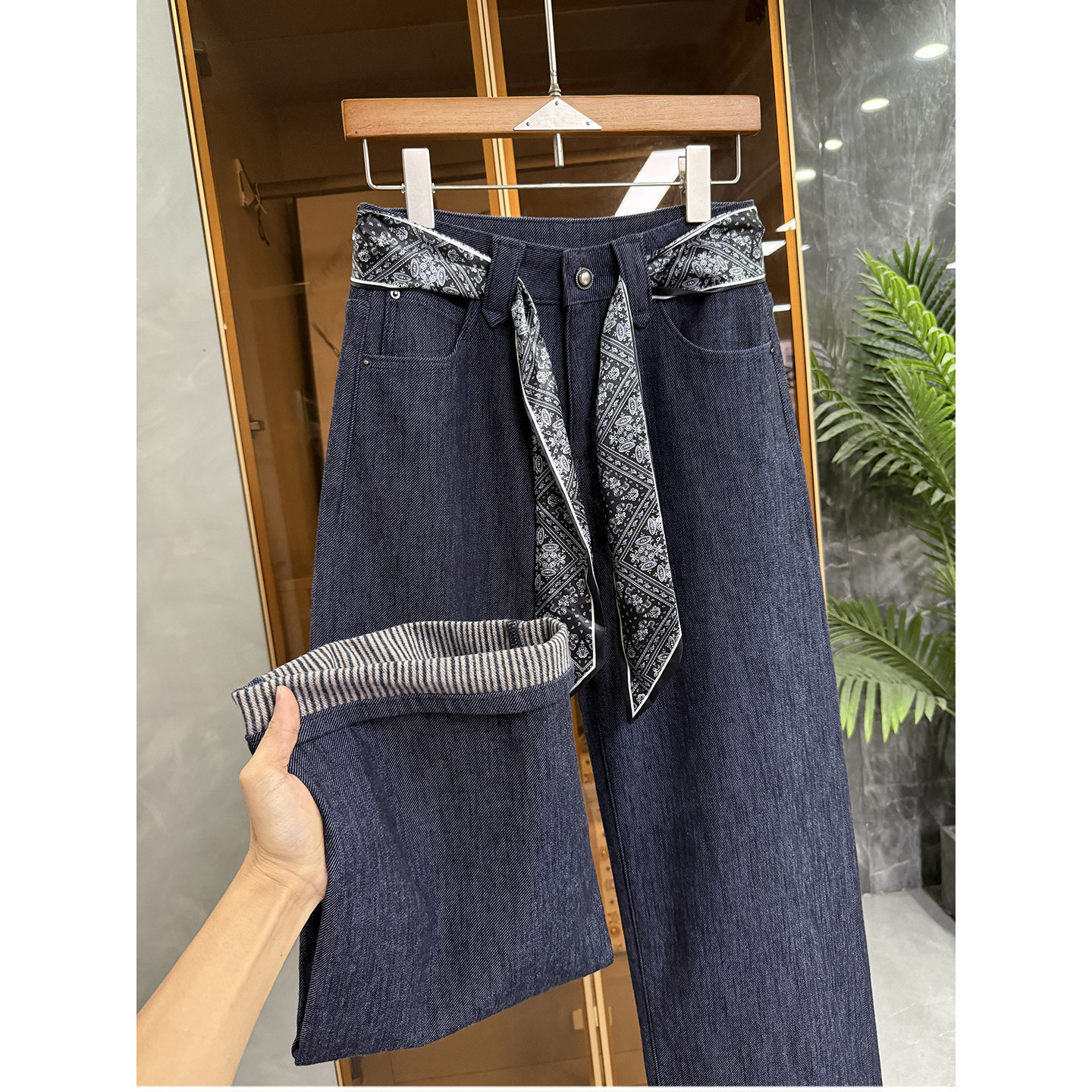 秋冬时髦单品！磨毛条纹中高腰牛仔直筒阔腿裤女   M639999~JS,女装/女士精品,牛仔裤,淘宝优惠券,粉丝福利购,淘宝优惠卷