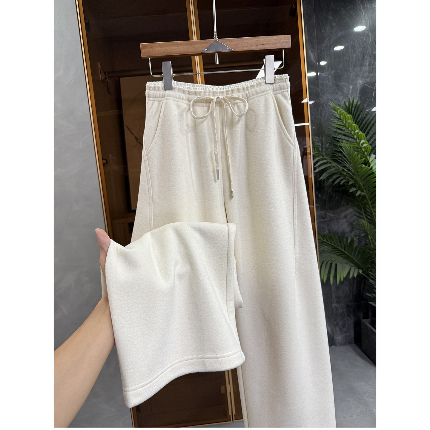 加绒绒面羊毛松紧腰休闲镰刀裤