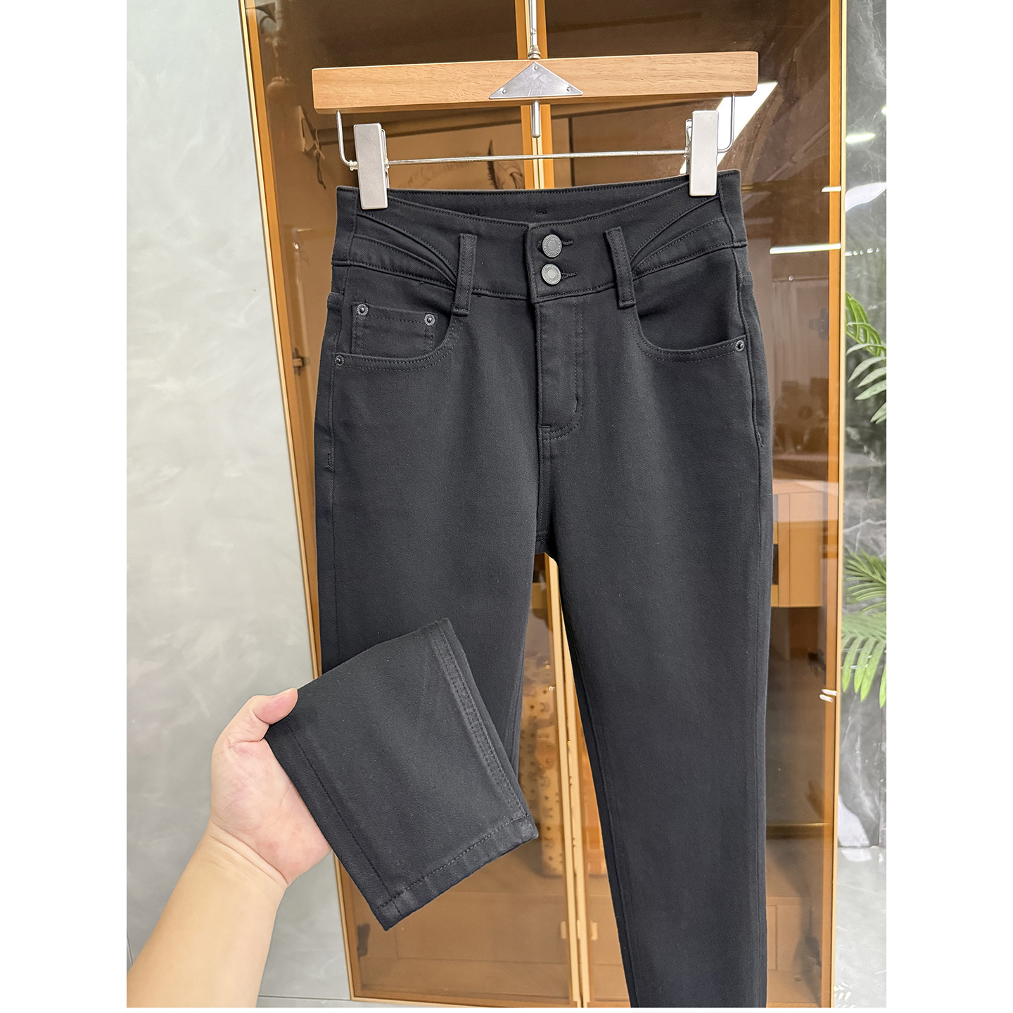 微弹提臀双扣薄绒九分牛仔小脚裤