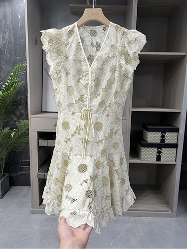 元出!金丝镂空花朵V领无袖连衣裙