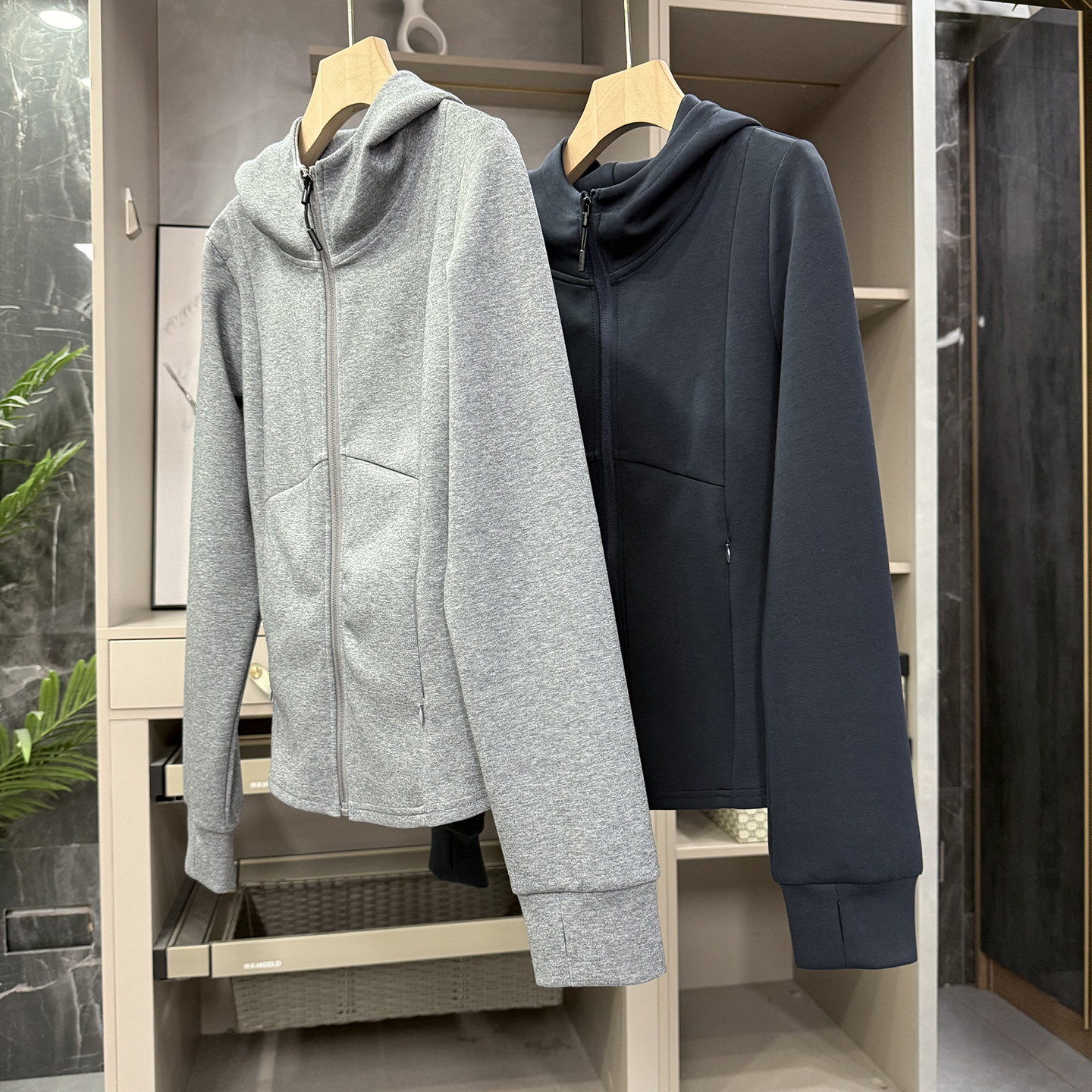 清仓不予退换！！修身连帽拉链卫衣女M02292~ZY