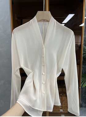 法式~诺隐诺现好性感~连肩袖V领乔其纱低领衬衫上衣女 02485~JS