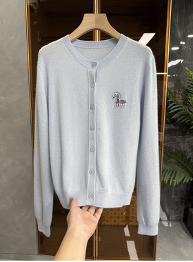 yuan单P牌！简约却不简单！羊绒圆领针织开衫女  A3052~ME