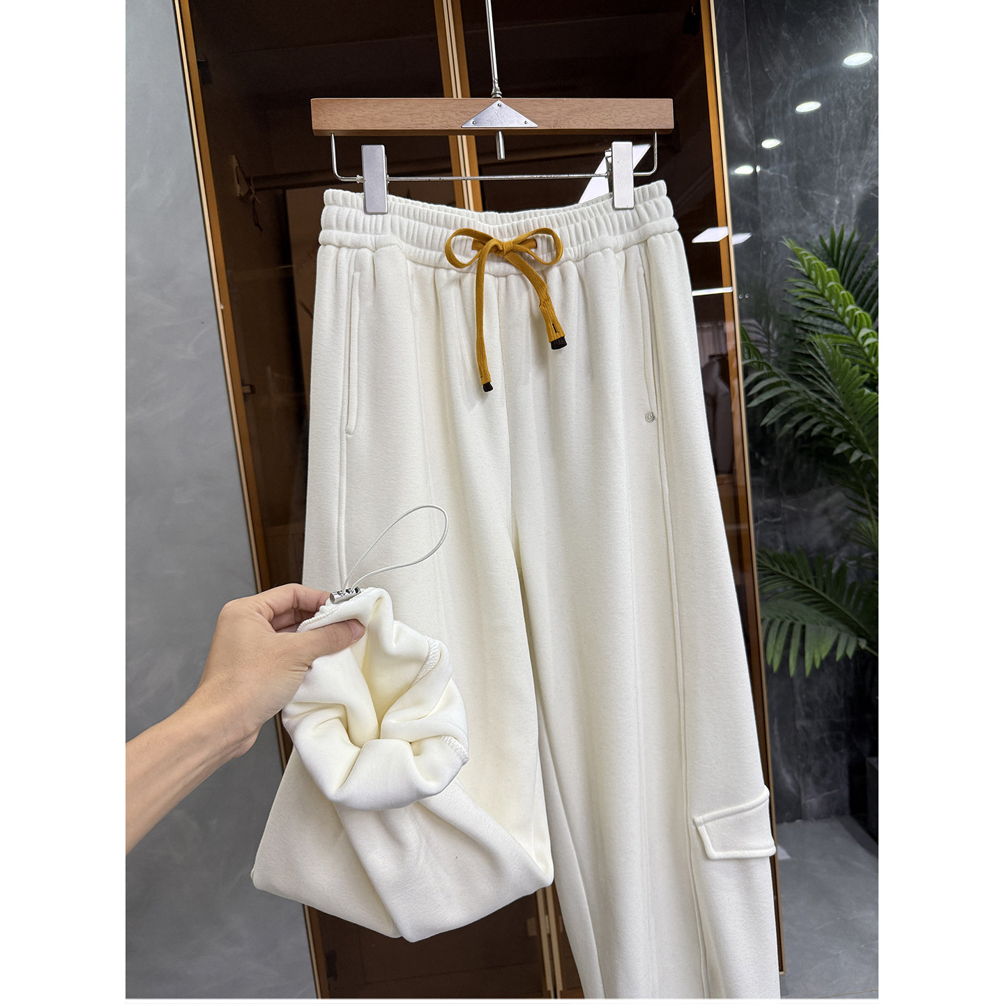 大N货！好穿不费力！加绒松紧腰休闲束脚卫裤女   M025358~JS