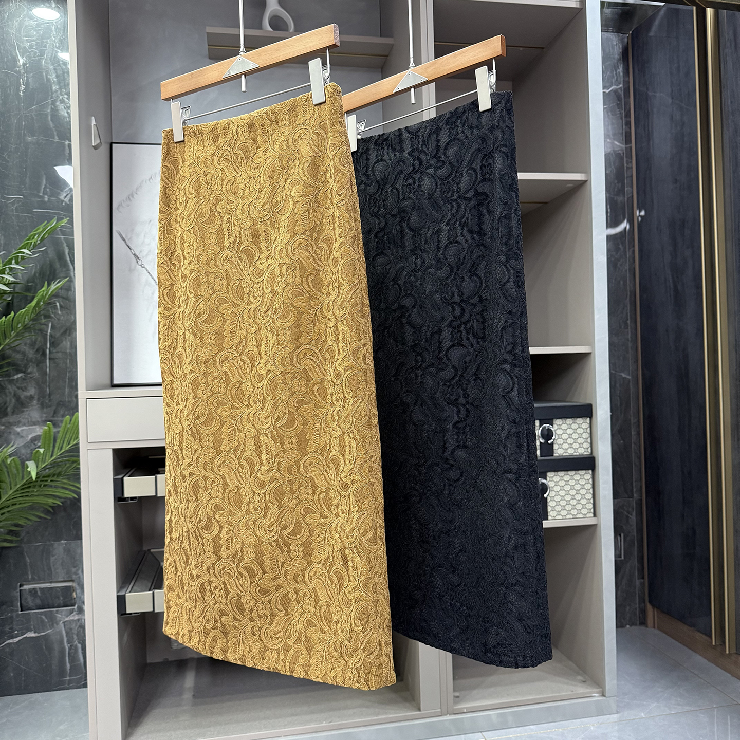 N货!蕾丝丝绒包臀后开衩半身裙