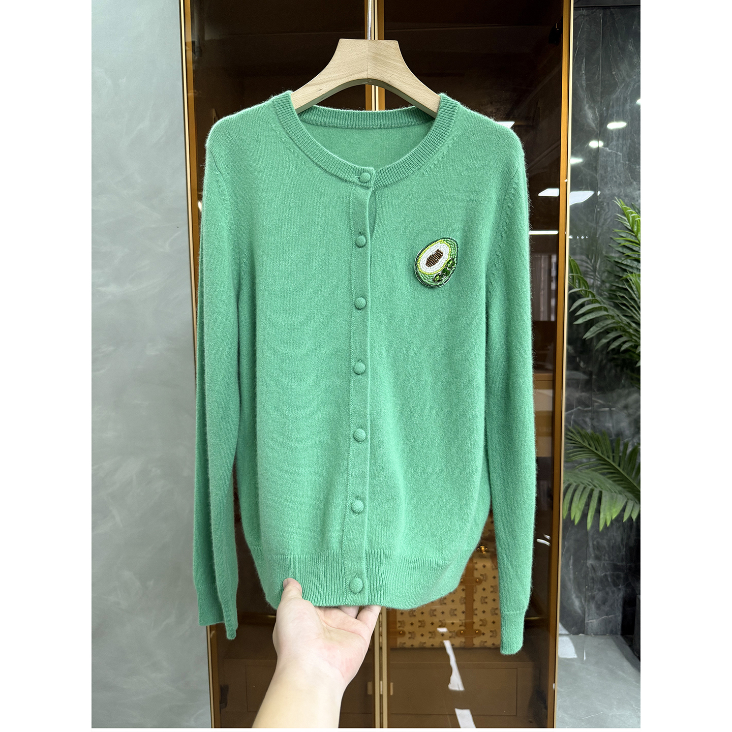 厂里咆哮推荐！钉珠山羊绒圆领长袖针织开衫女    D2895~ME