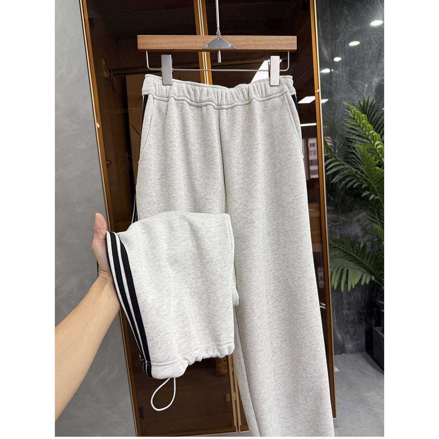 加绒三条杠校服裤松紧腰休闲卫裤