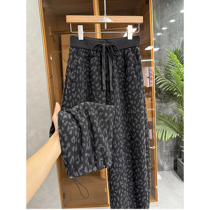 时髦精炸街单品！加绒松紧腰豹纹休闲束脚卫裤女    M021101~JS