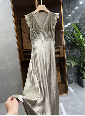 裁剪的高光魅力！醋酸拼接丝绒蕾丝V领背心连衣裙    1L012~JS