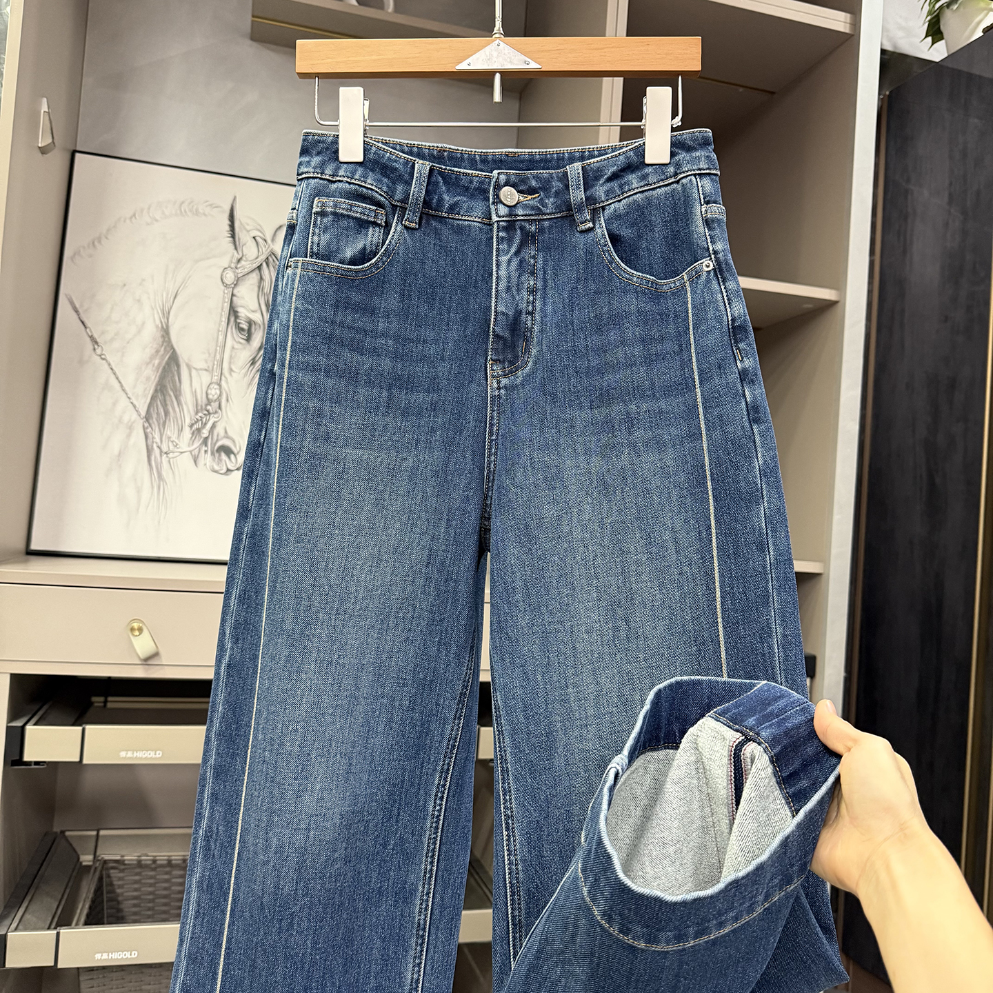 咆哮推荐！瘦腿秘籍！微弹磨毛中高腰牛仔直筒裤女     Z7038~ZY