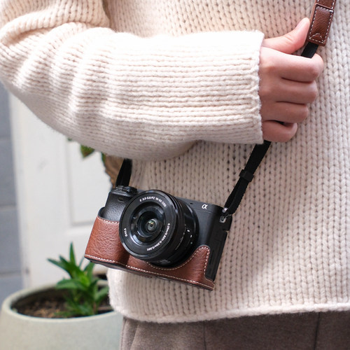 索尼a7c2保护套a6400相机包63006100底座皮套A7M4a6700zve10