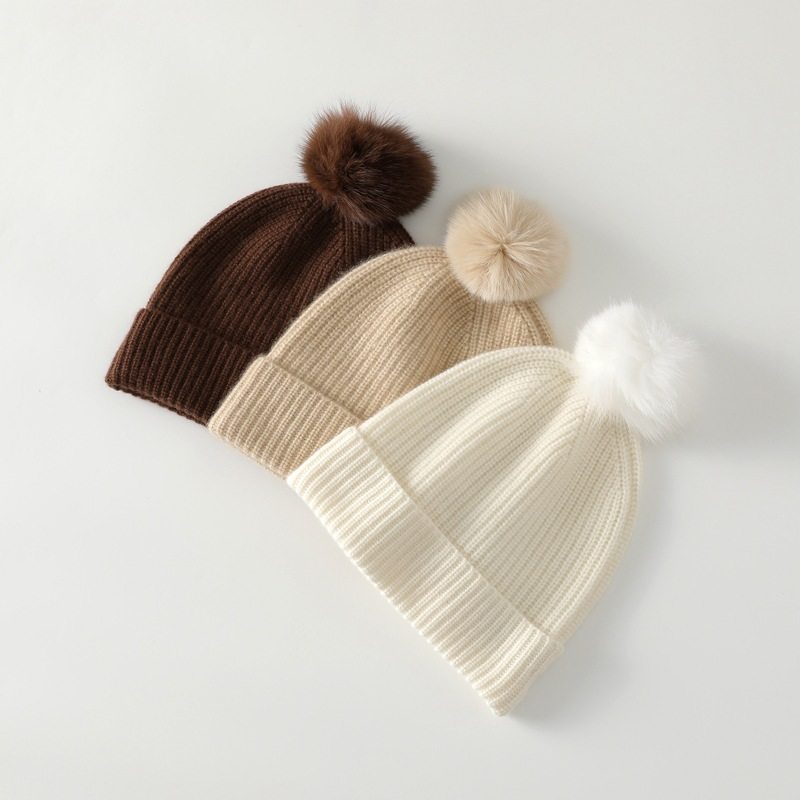 100纯山羊绒帽子男女同款针织毛绒帽秋冬新款护耳保暖毛球球配饰