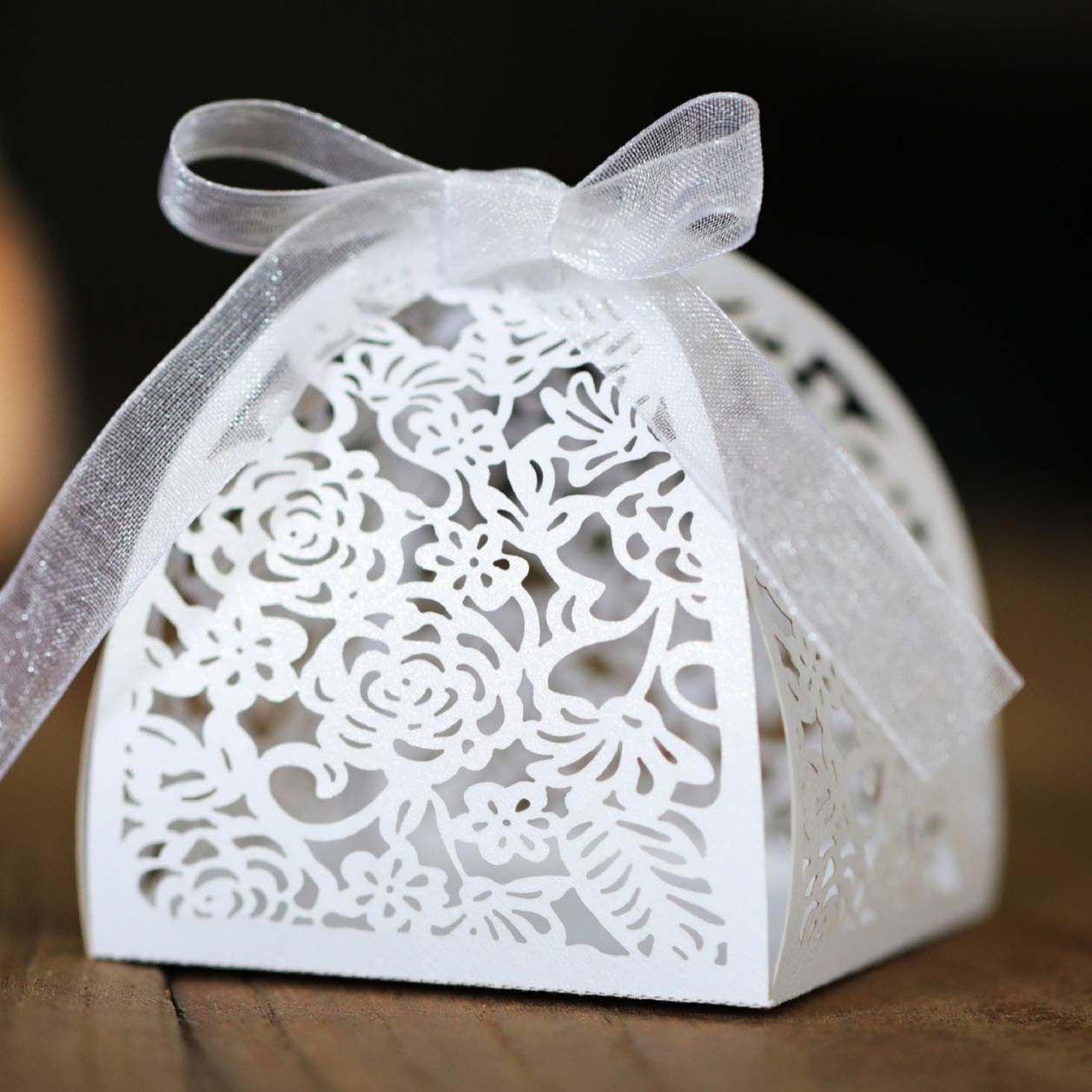 跨境2025新款婚礼激光镂空喜糖盒粉色玫瑰花情人节巧克力糖盒现货