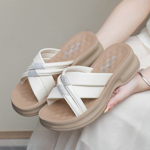 2026新款夏季坡跟软底凉鞋