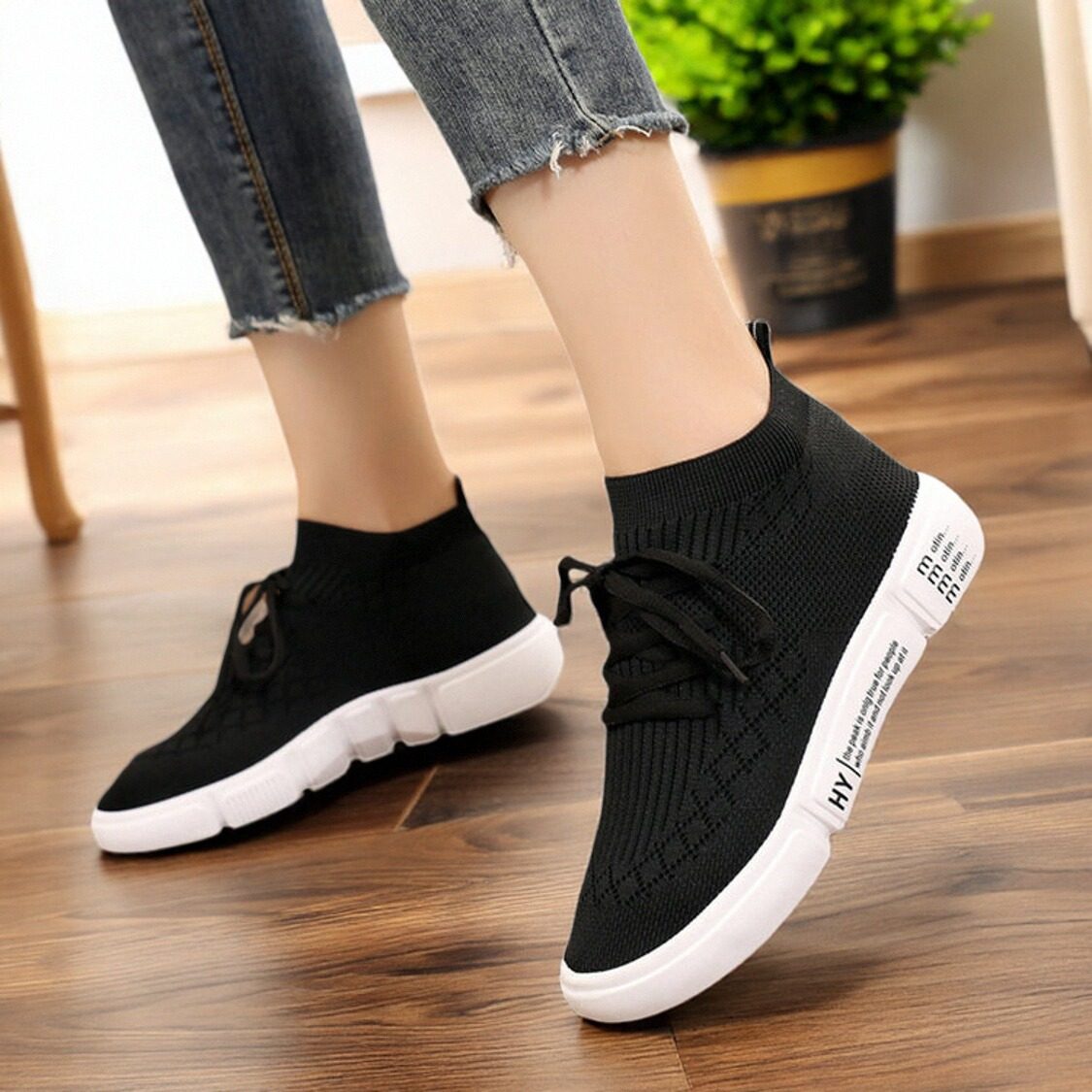 老爹袜子鞋女2026春季新款弹力透气飞织运动高帮百搭弹力短靴单鞋