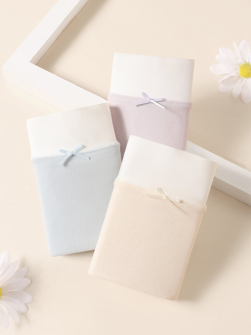 Pastel folded underwear set with small ribbon bows
