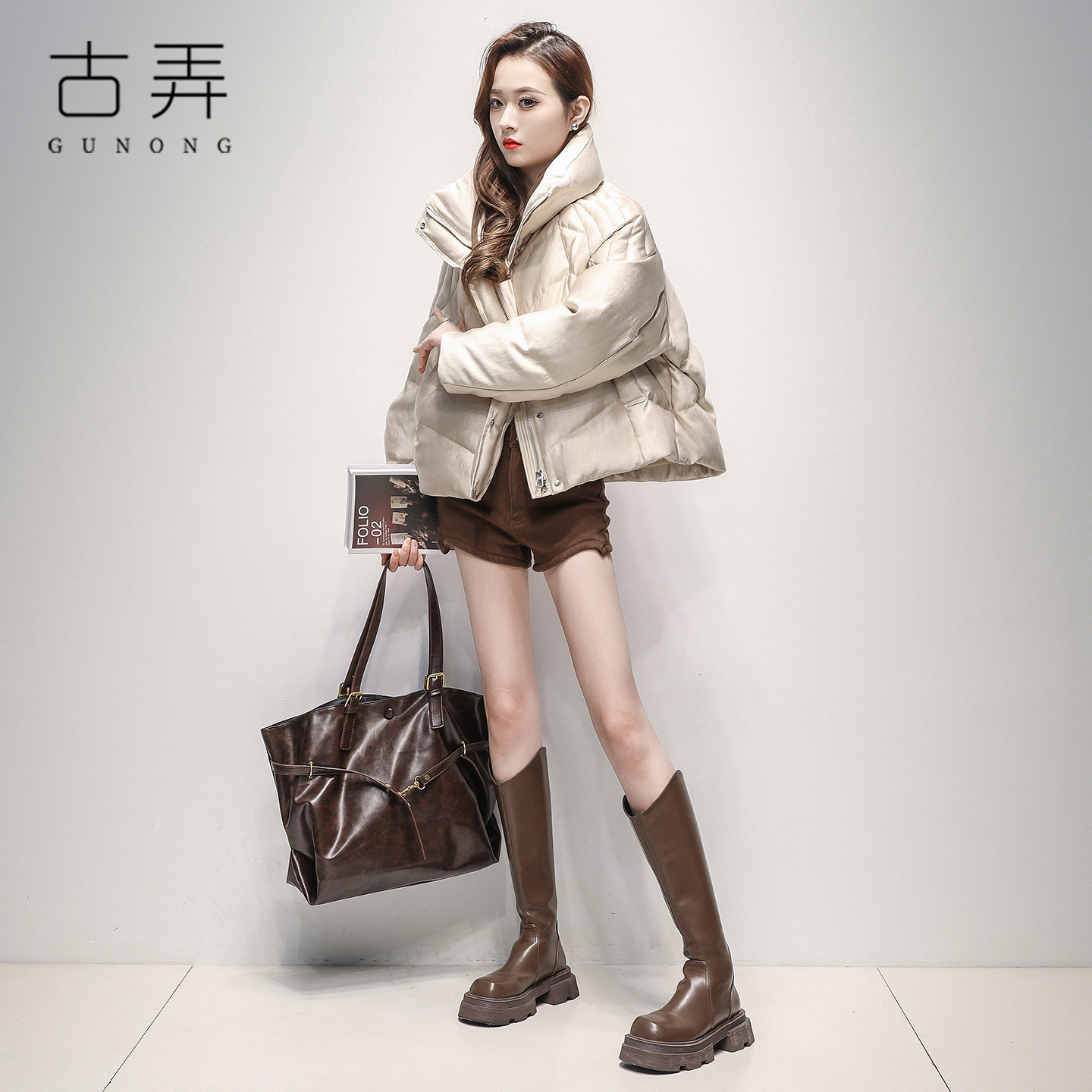 时尚大牌简约短款立领羽绒服女2025新款冬季休闲百搭防风抗寒外套,女装/女士精品,羽绒服,淘宝优惠券,粉丝福利购,淘宝优惠卷