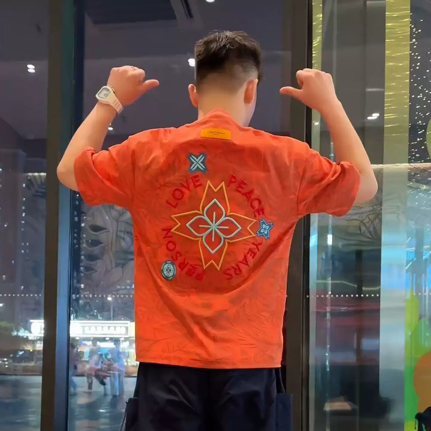 夏季潮牌字母刺绣扎染短袖T恤男图片