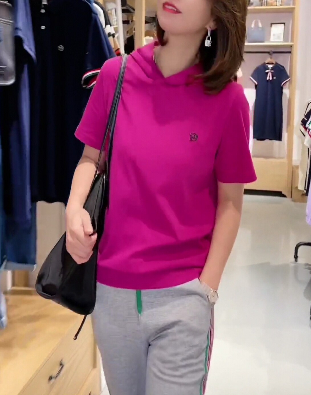 网红同款百搭刺绣连帽t恤女2026夏新款设计感小众短袖上衣帽衫潮T