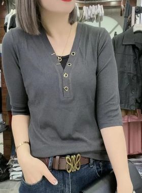 欧洲站2026春新款设计感V领中袖T恤打底衫女修身显瘦百搭上衣小衫
