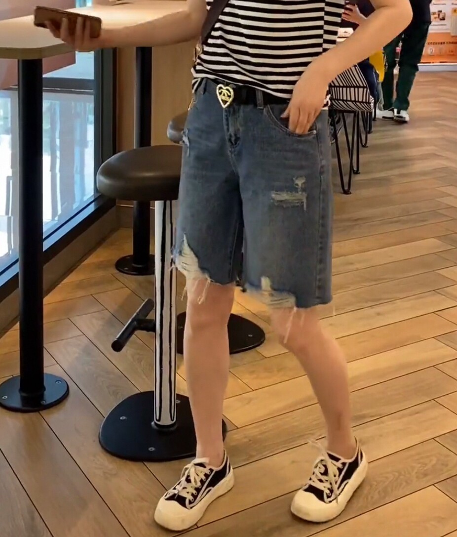 网红同款直筒阔腿牛仔裤女2026夏新款高腰宽松百搭破洞五分裤潮裤