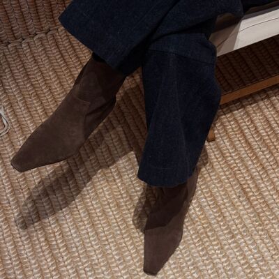 Q姐“B*C踝靴” 胎牛绒尖头气质小钢珠复古短靴 52X1753