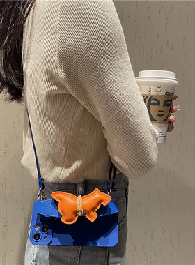 适用iPhone15手机壳14苹果17 16Plus手腕带11 12斜挎背带挂绳13 ProMax法斗牛犬XR蓝色78防摔软套XS可斜跨Air