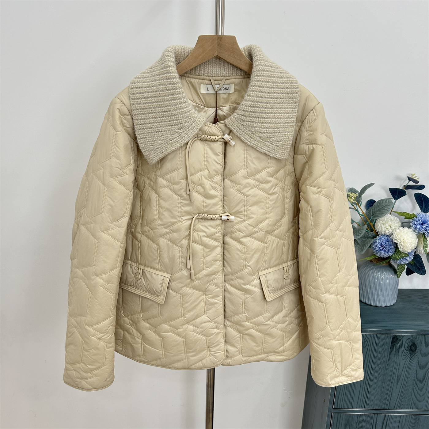 羽绒服女短款妈妈装禾美人